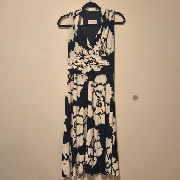 BANDOLINO Black w/White Flowers Dress - 8 - Picture 2 of 5
